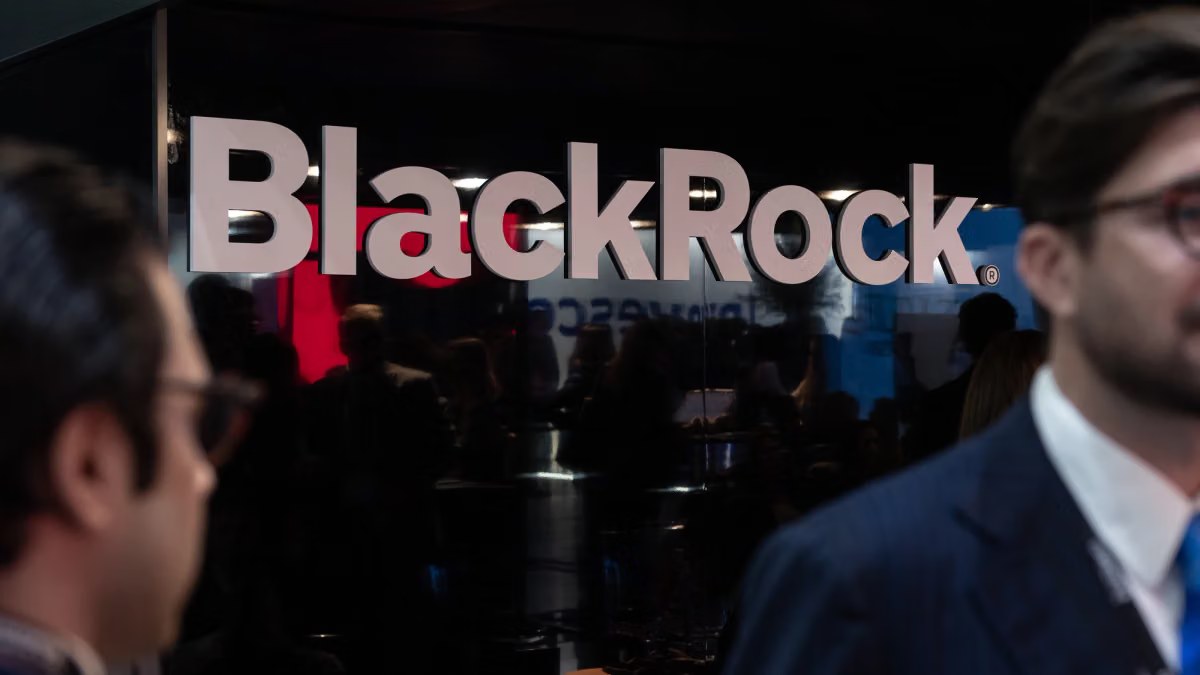 BlackRock seeks to shield bitcoin investors from losses after rival fund weathers 50% crash