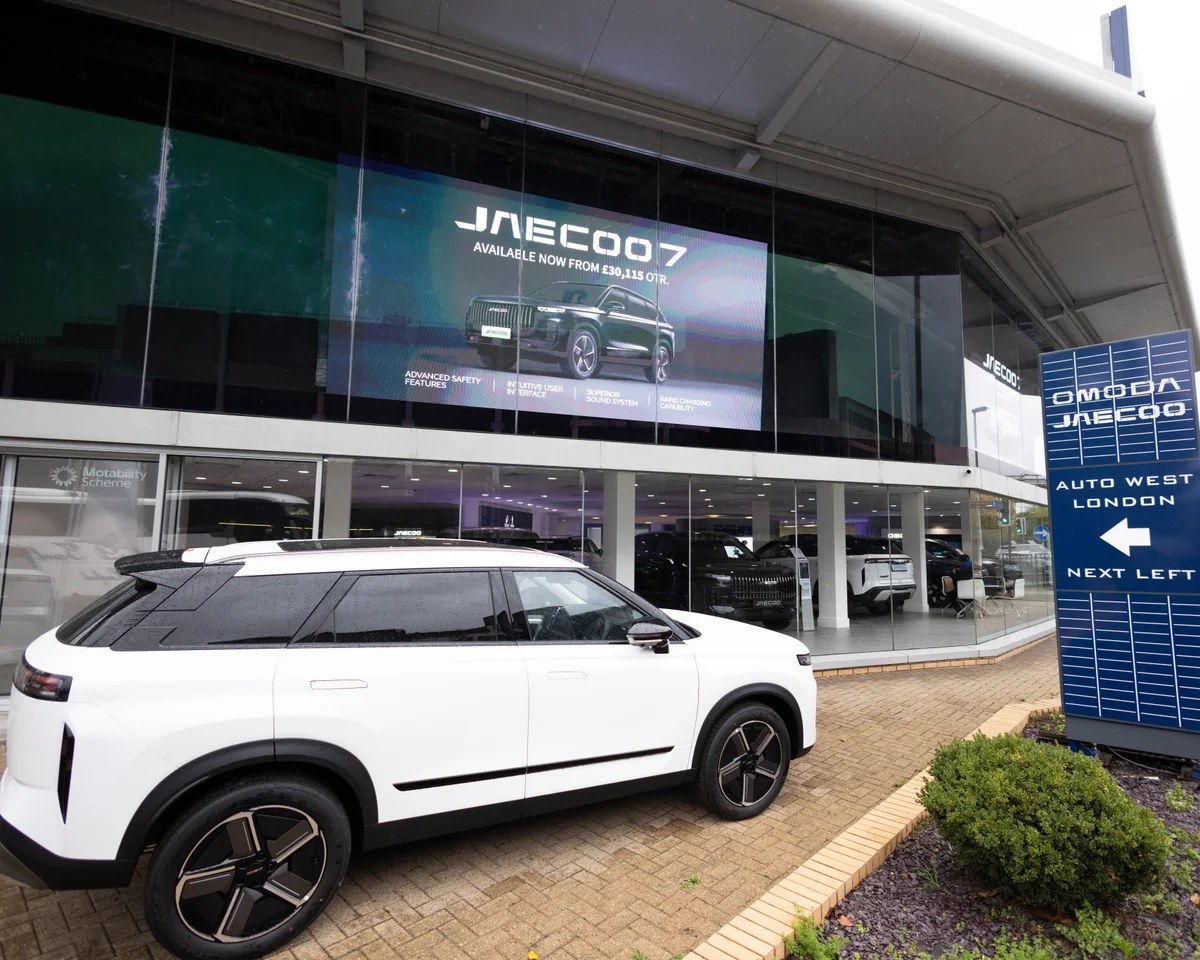 EU to limit Chinese hybrid vehicle imports to 350,000 a year