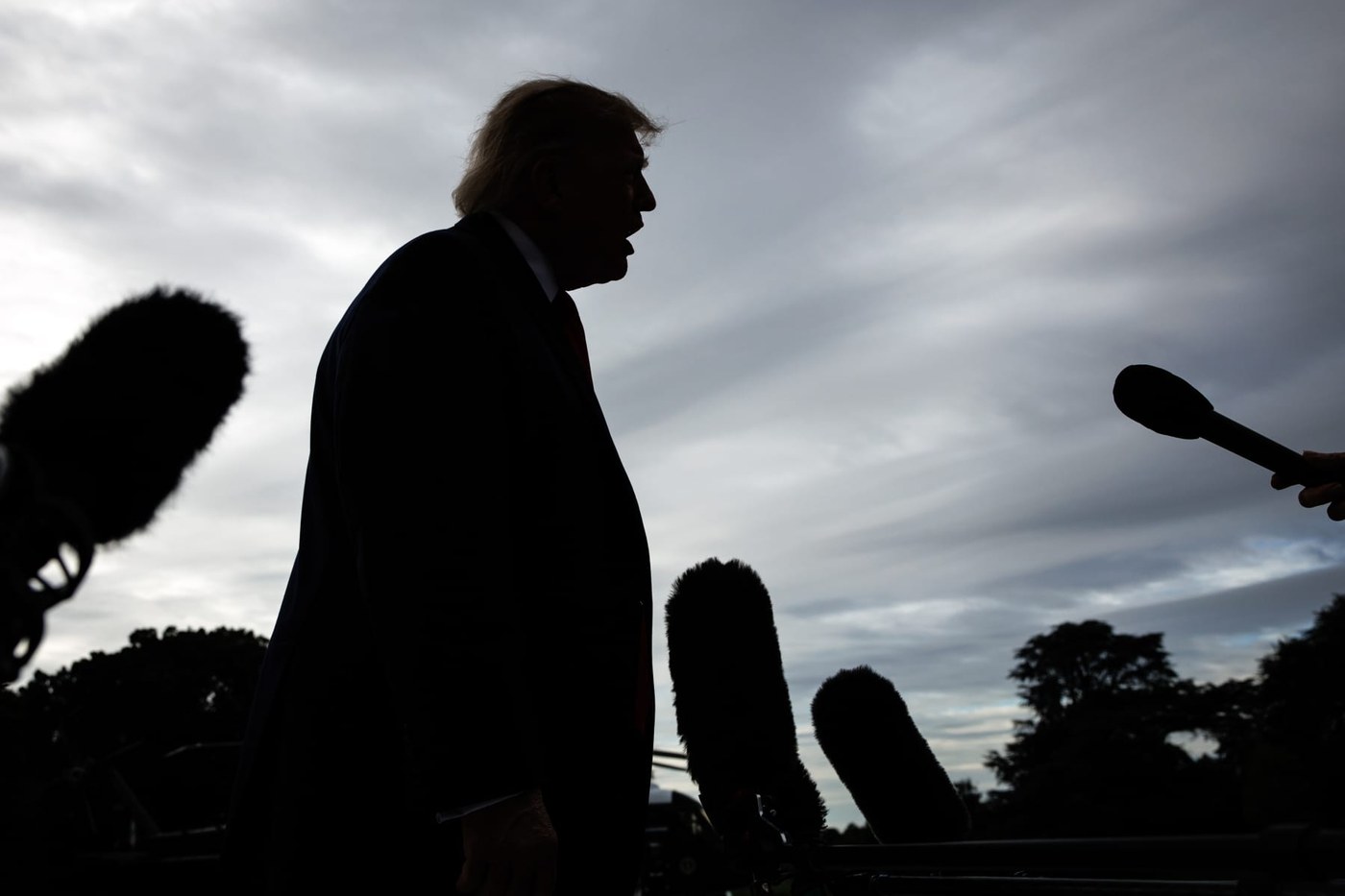 Taxpayer-funded Trump ads draw bipartisan scrutiny ahead of midterms