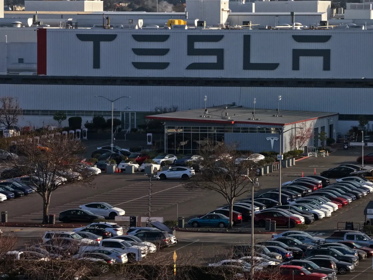 Black Tesla employees accuse company of fostering racial discrimination in major trial