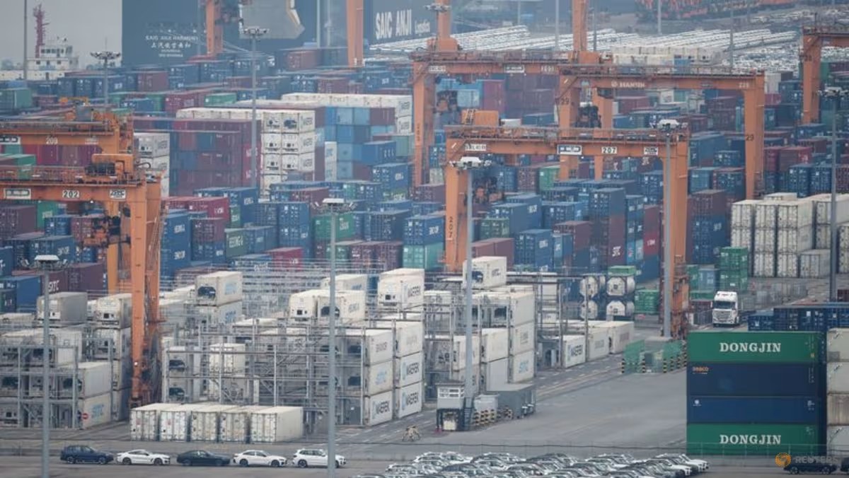 South Korea exports surpass full-year record, hit $709.4 billion YTD