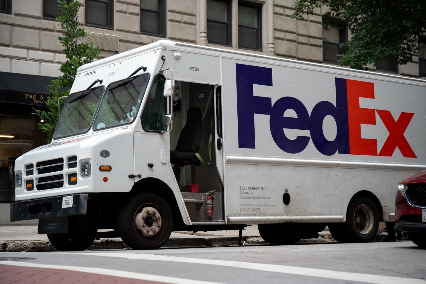 Cramer sees opportunity amid tech turmoil and predicts a holiday win for FedEx