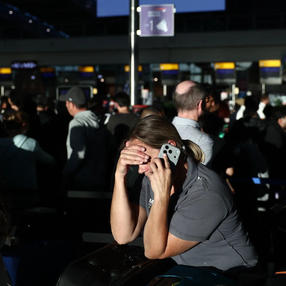 UK air traffic control problem strands hundreds of thousands of passengers
