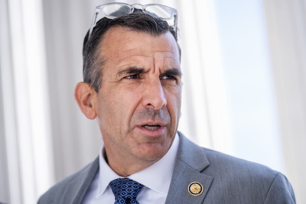 Silicon Valley Democrats demand investigation into Starlink restrictions in Ukraine