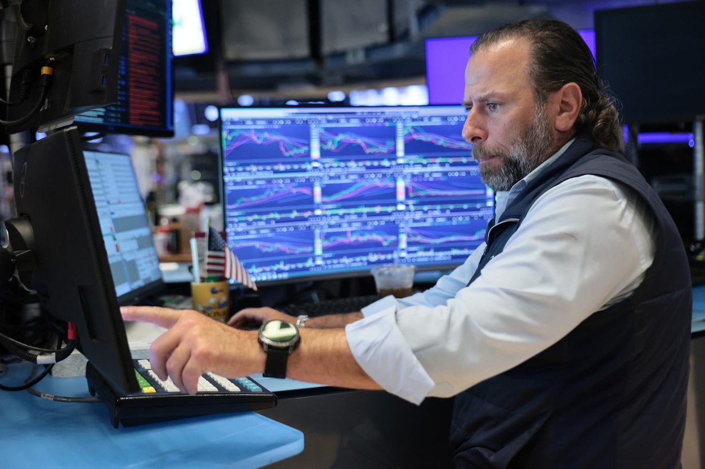 Treasury yields rise as oil moves higher, traders await key U.S. bond sale